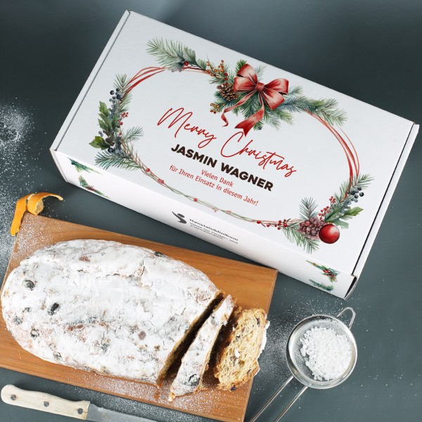 Weihnachtsstollen in weihnachtlicher Verpackung mit Personalisierung